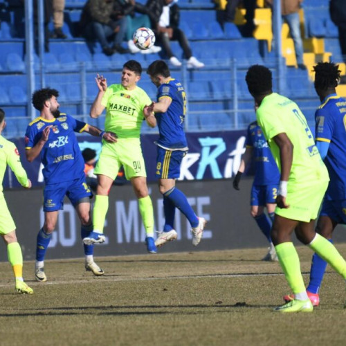 FOTBAL Dilema oferită de ACSM Politehnica. Să râdem că am luat punct în deplasare sau să plângem că am ratat două ocazii uriașe, singuri cu portarul?