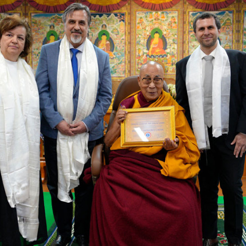 Universitatea Internațională Danubius din Galați îi conferă titlul de Doctor Honoris Causa lui Dalai Lama