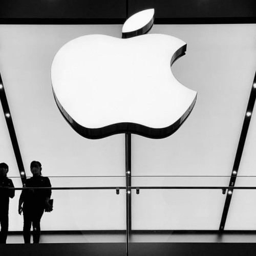 Amenințări cu taxe vamale din partea președintelui Trump asupra Apple și Uniunii Europene