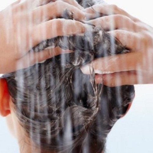 Recomandările specialistului dermatolog pentru îngrijirea părului