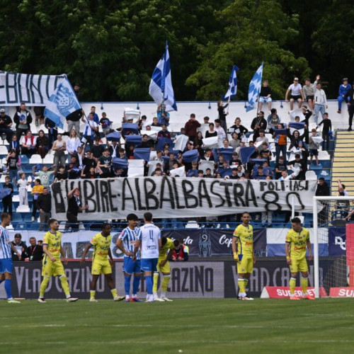 ACSM Politehnica Iași se pregătește pentru meciul decisiv din playoff-ul Liga I, după ce a remizat 1-1 cu Metaloglobus București în prima manșă, la Copou. Potrivit ziaruldeiasi.ro, echipa ieșeană își reface moralul după o săptămână tensionată, în care au avut loc săptămâni pline de turbulențe la club.