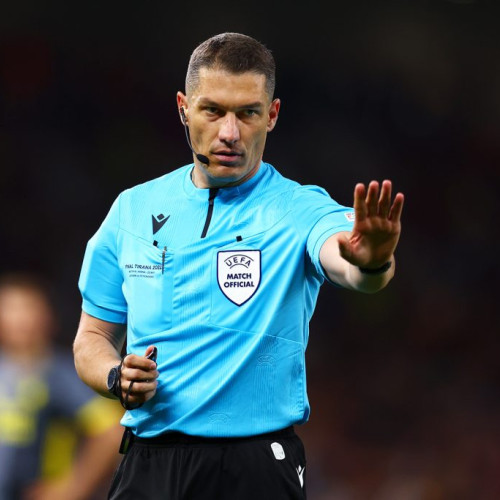 Istvan Kovacs va arbitra finala Ligii Campionilor de sambata, dintre Paris Saint-Germain si Inter Milano, de la Munchen, potrivit news.ro. La 40 de ani, arbitrul roman devine primul care conduce finalele a trei competiții europene de club, după ce a arbitrat și finala Conference League din 2022 și finala Ligii Europa din 2024, notează rmcspor.fr.