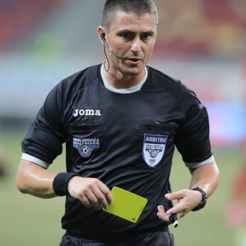 Arbitru Adrian Cojocaru va conduce meciul Metaloglobus - Poli Iași în barajul pentru promovare
