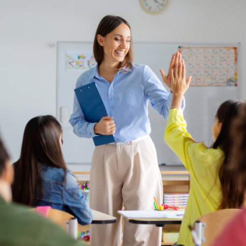 Ziua învățătorului, zi liberă pentru elevi și profesori începând cu 2024