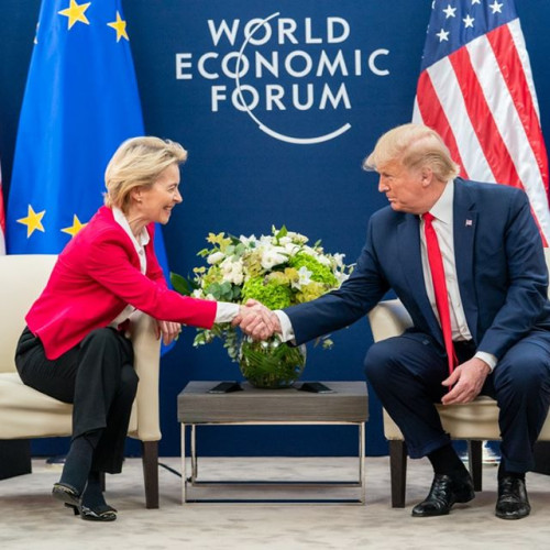 Tarifele de 50% la importurile de oțel anunțate de Donald Trump pot provoca scăderi în Europa și creșteri semnificative în SUA, potrivit experților. Această măsură, comunicată vineri, a luat prin surprindere investitorii și exercită presiune asupra producătorilor europeni de oțel și sectorului auto, notează CNBC, preluat de news.ro.