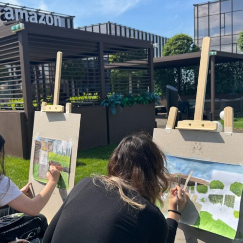 Expozitie de artă inspirată de copilărie și natură, organizată de Colegiul Național de Artă &quot;Octav Băncilă&quot; la sediul Amazon din Iasi