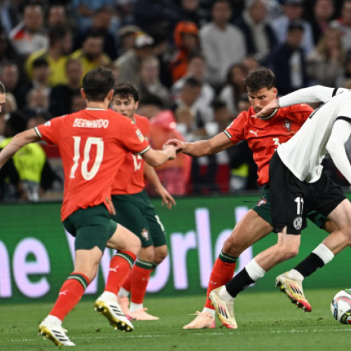 Portugalia s-a calificat în finala Ligii Națiunilor după ce a învins Germania cu scorul de 2-1 în semifinala de la Munchen, potrivit site-ului news.ro. Confruntarea a fost una dramatică, portughezii revenind de la 0-1 pentru a câștiga meciul. Germania a deschis scorul în minutul 48 prin Wirtz, însă portughezii au egalat în minutul 63 cu un gol al lui Conceicao și au înscris apoi golul victoriei prin Ronaldo, în minutul 68.