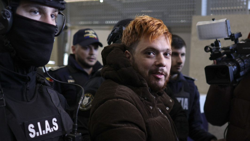 Un infractor francez, capturat în România și extrădat în Franța după o evadare violentă, nu va fi dus în sala de judecată imediat, afirmă ministrul francez de interne. Oficiul susține că pericolul reprezentat de acesta este prea mare și că este mai sigur ca un judecător să meargă la penitenciar pentru a-l audia, notează digi24.ro.