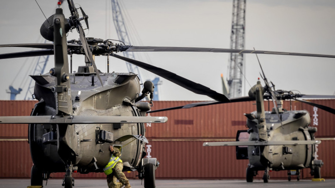 Polonia amână achiziția a 32 de elicoptere Black Hawk, conform anunțului făcut vineri de Ministerul polonez al Apărării, potrivit sursei digi24.ro. Decizia face parte dintr-o schimbare de priorități în programul de înzestrare, în contextul actualei situații geopolitice.
