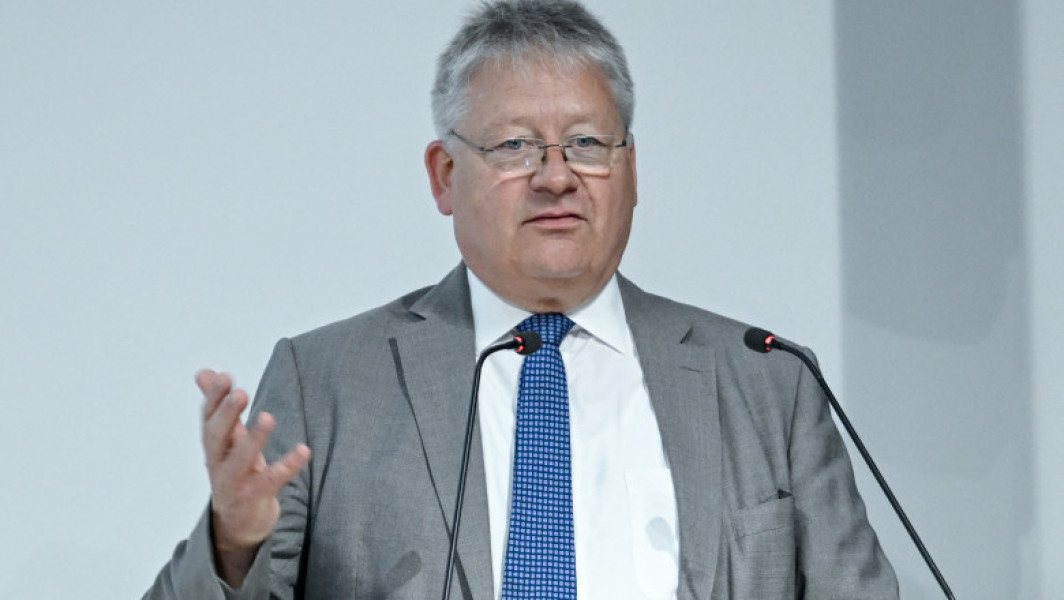 Rusia intenționează să testeze hotărârea Alianței Nord-Atlantice în contextul extinderii confruntării cu Occidentul beyond Ucraina, afirmă șeful serviciilor de informații externe din Germania. Bruno Kahl, directorul BND, a declarat că există indicii clare conform cărora oficiali ruși consideră că obligațiile de apărare colectivă ale NATO nu mai au forță practică și că Ucraina este doar o etapă în strategia Rusiei de a avansa spre vest. Potrivit digi24.ro, el subliniază că, deși nu se așteaptă ca armate de tancuri rusești să pornească spre vest, promisiunea de apărare a NATO ar putea fi testată prin alte mijloace.