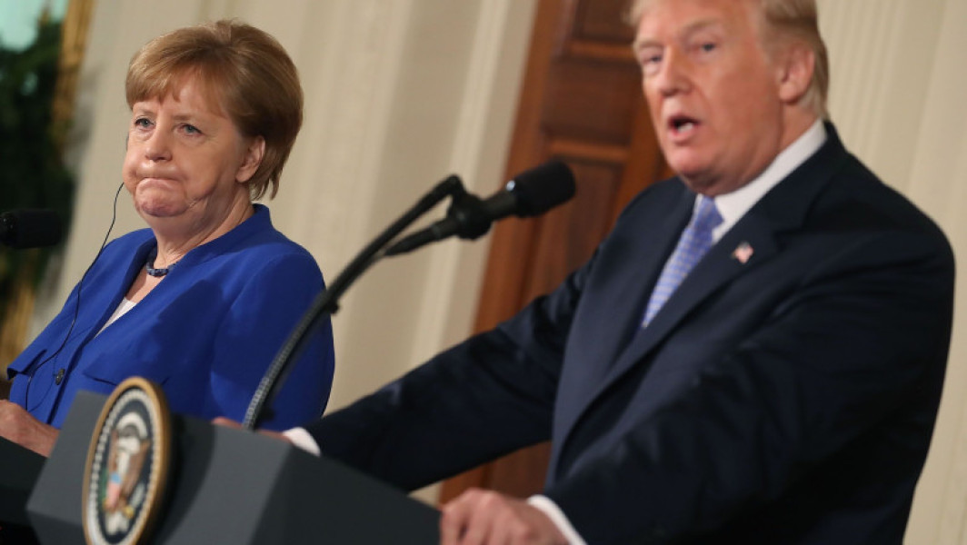 Angela Merkel, despre nevoia lui Donald Trump de atenție: „Vrea ca toată lumea să-l privească. A refuzat să dea mâna cu mine”