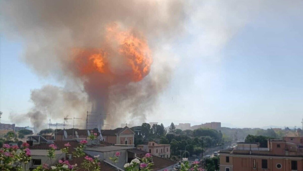 Video Explozie uriașă în Roma: mai multe persoane au fost rănite după ce o benzinărie a sărit în aer