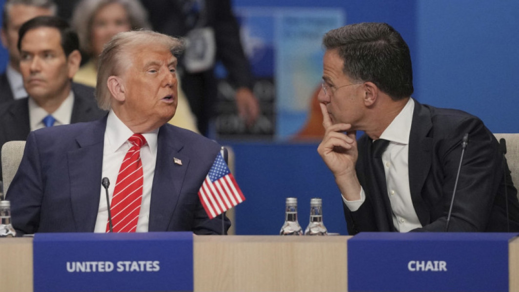 Trump anunță că a ajuns la o înţelegere cu NATO pentru a trimite arme americane în Ucraina. Ce spune despre Putin