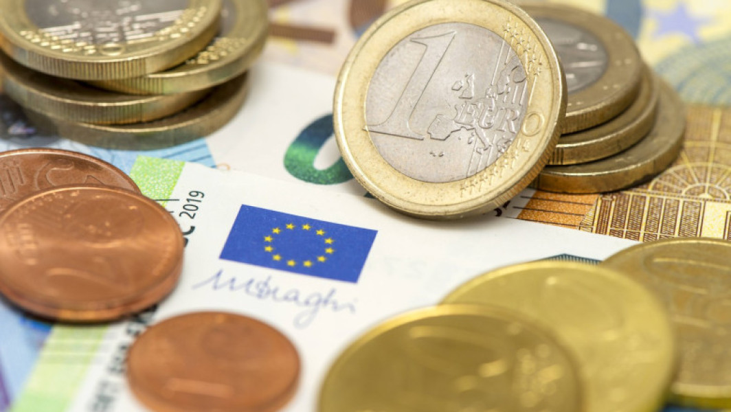 Fitch a îmbunătăţit ratingul Bulgariei după aprobarea aderării la euro