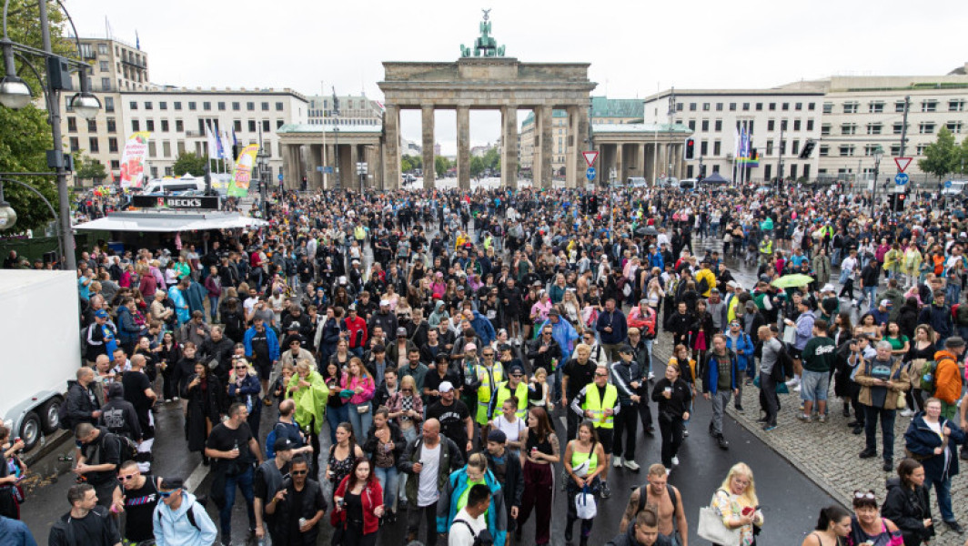 Val de intoxicații la parada „Rave the Planet” în Berlin: 69 spitalizați, 13 în stare critică, aproape 400 au primit îngrijiri medicale