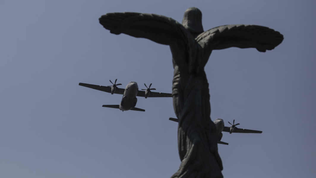 Zboruri de antrenament deasupra Bucureștiului. Duminică are loc o demonstrație aviatică prilejuită de Ziua Aviaţiei Române