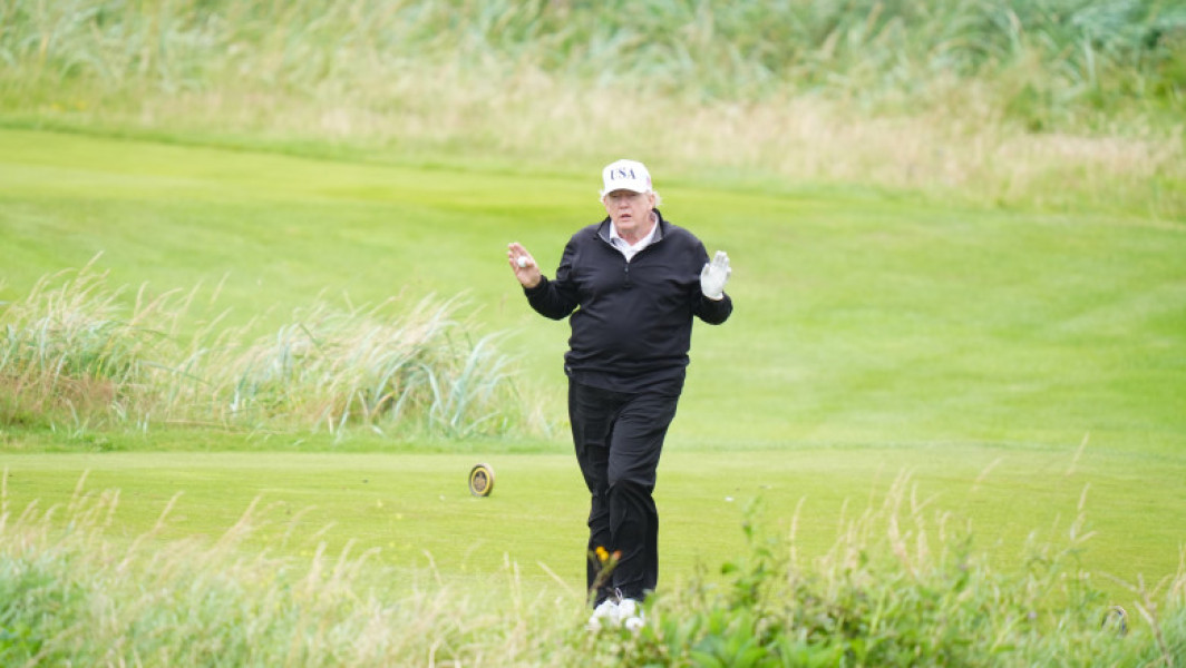 Turbinele eoliene, în vizorul lui Trump pentru că-i strică priveliștea de pe terenul de golf din Scoția: „Toată treaba e o escrocherie”