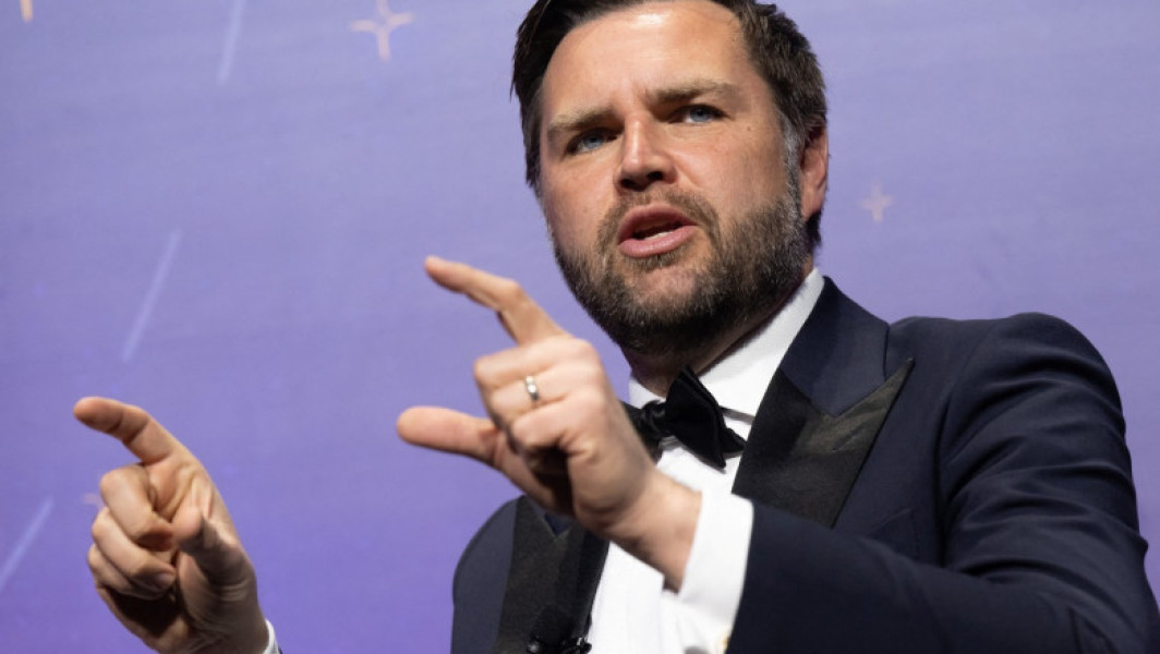 Echipa lui JD Vance a cerut creșterea nivelului unui râu din Ohio pentru o plimbare cu barca în familie