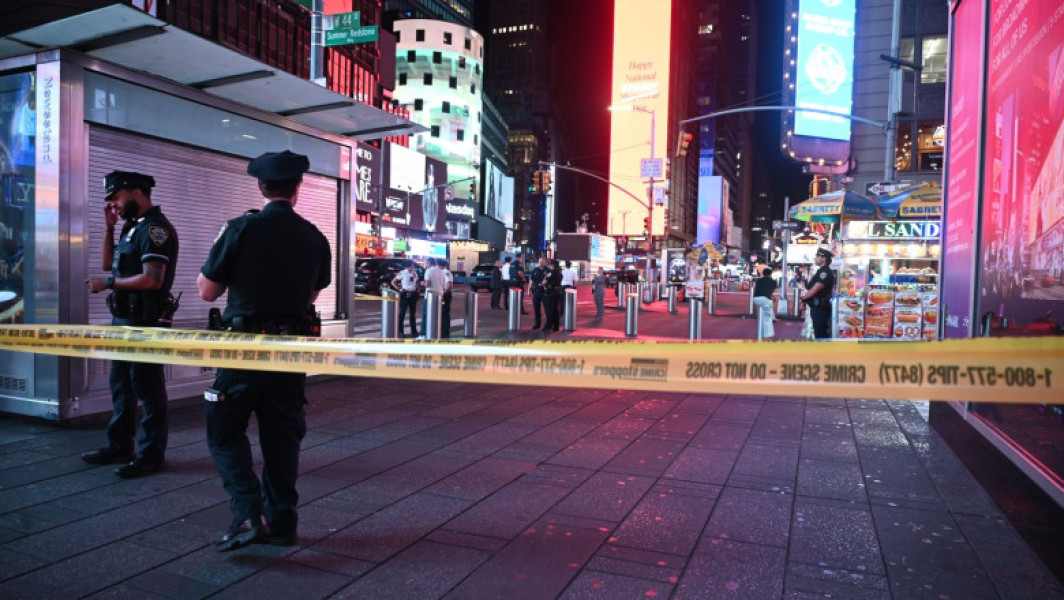Video Un băiat de 17 ani a deschis focul în Time Square, din New York. Trei persoane au fost rănite
