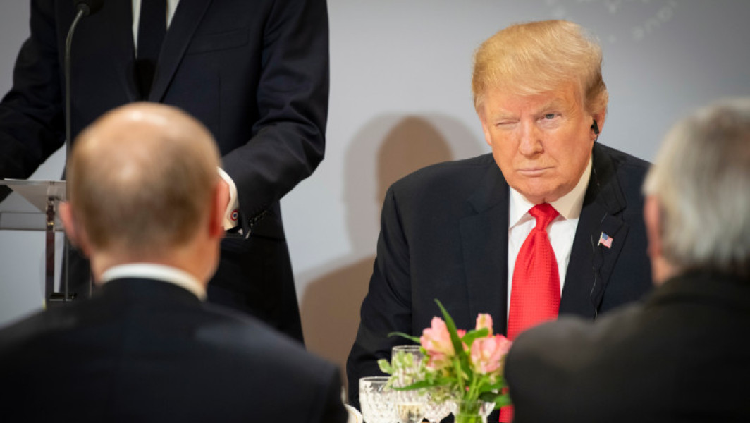 Analiză Donald Trump, între un joc de cărți și ruleta rusească în summitul cu Vladimir Putin. Asul din mâneca președintelui SUA