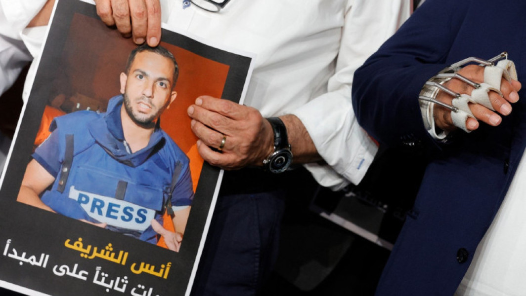 Analiză Celălalt război al Israelului din Gaza: reporteri palestinieni uciși, acces interzis pentru presa internațională (The Guardian)
