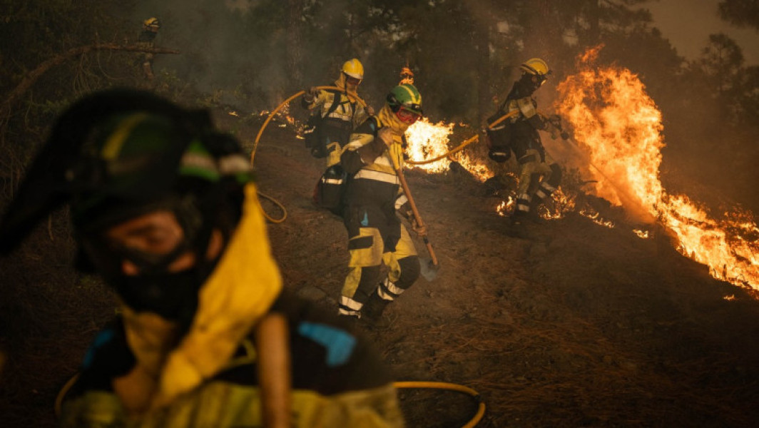 Video Incendii puternice de vegetație la câțiva kilometri de Madrid. Mii de oameni evacuați și în Andaluzia
