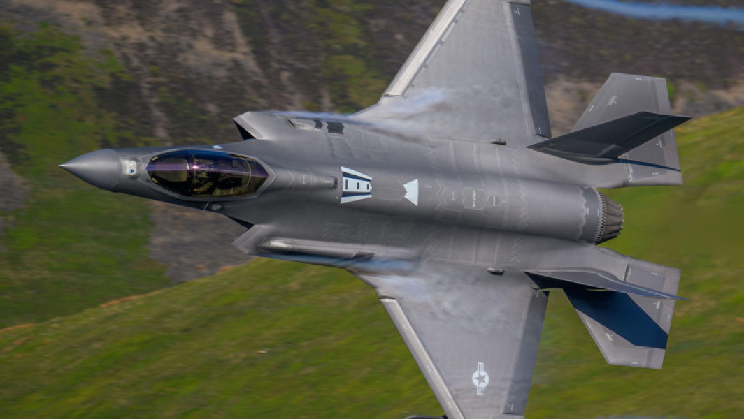 Mai mulți aliați ai lui Donald Trump, enervați de noile tarife vamale, amenință că vor renunța la avioanele F-35. „Un mare gest obscen”