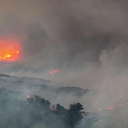 Foto Noi incendii devastatoare în Turcia: peste 250 de persoane au fost evacuate dintr-o regiune turistică
