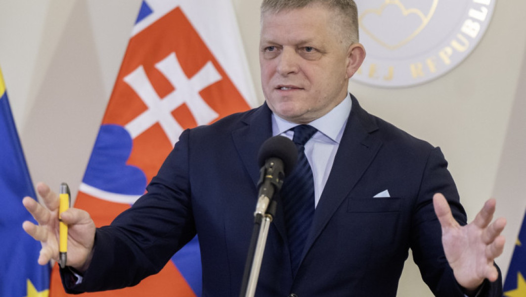 Jocul dublu al Slovaciei: în timp ce premierul pro-rus Fico atacă Kievul, țara sa vinde armament Ucrainei