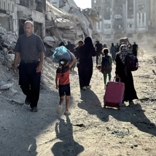 Israelul va aproba marți planurile de preluare a oraşului Gaza (presă). Mii de palestinieni au părăsit deja zona
