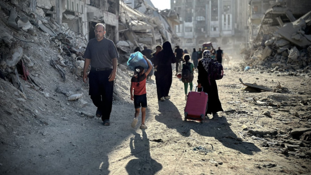 Israelul va aproba marți planurile de preluare a oraşului Gaza (presă). Mii de palestinieni au părăsit deja zona