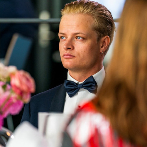 Fiul prinţesei moştenitoare a Norvegiei Mette-Marit, Marius Borg Hoiby, a fost inculpat pentru patru violuri