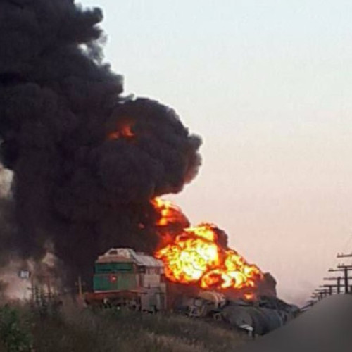 Video Forțele ucrainene au distrus un tren care transporta combustibil în partea ocupată a regiunii Zaporojie. Zeci de vagoane, în flăcări