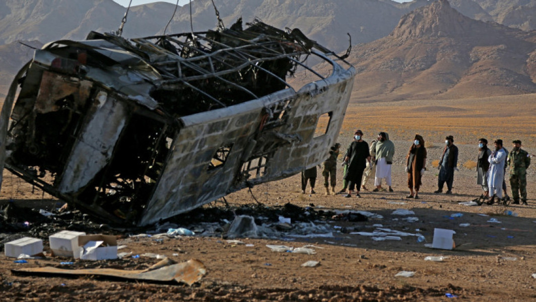 Video Peste 75 de morţi într-un accident de autobuz în Afganistan