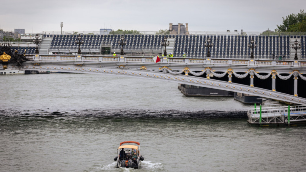 Patru cadavre descoperite de polițiști în fluviul Sena, lângă Paris. Un bărbat a fost arestat, fiind bănuit de crimă