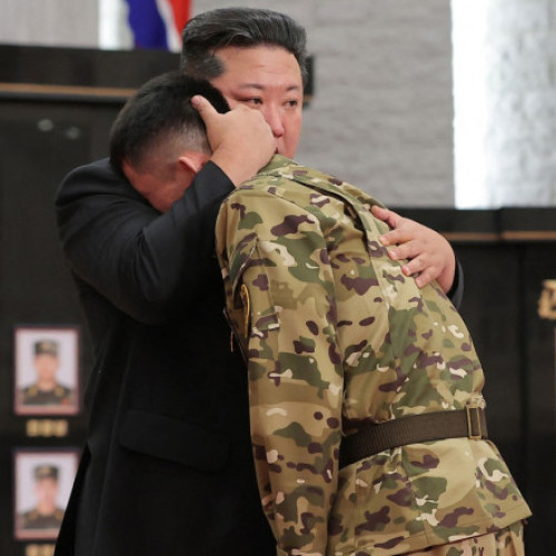 Galerie Foto Kim Jong Un i-a decorat pe „admirabilii” militari nord-coreeni care au luptat împotriva armatei ucrainene în Kursk