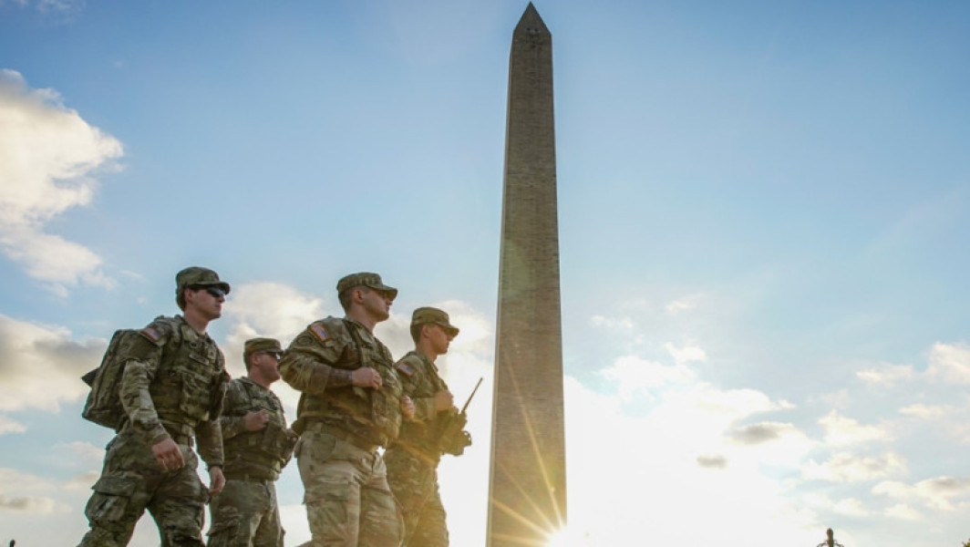 Militarii din Garda Naţională mobilizaţi la Washington vor purta „în curând” arme, anunţă Pentagonul
