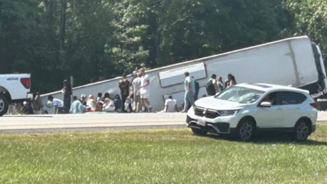 Morţi şi răniţi, inclusiv copii, după ce un autocar care venea de la Cascada Niagara s-a răsturnat în statul New York