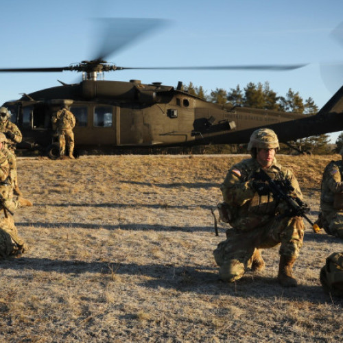 Europa pregătește posibilitatea desfășurării unor forțe militare în Ucraina pentru a spori nivelul de descurajare, dar deciziile sunt încă în stadiu incipient și complicate din punct de vedere politic și strategic. Potrivit unui articol de pe site-ul digi24.ro, după vizita recentă a liderilor europeni în Statele Unite, aceștia au discutat despre modul în care pot sprijini Ucraina într-un mod mai activ, inclusiv prin trimiterea de trupe.