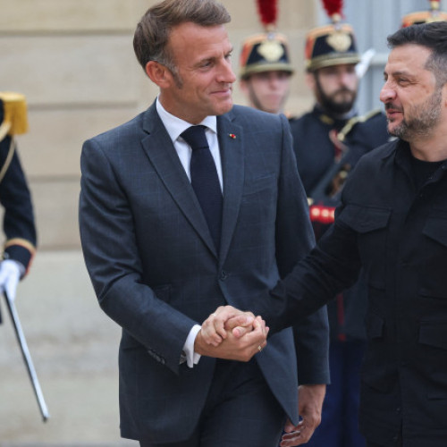 Zelenski la Paris pentru discuții despre pace și garanții de securitate