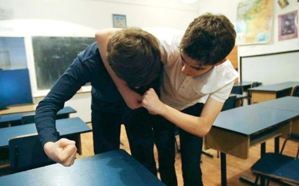 Elev de 15 ani din Târgu Jiu, agresat de un coleg, anchetă penală