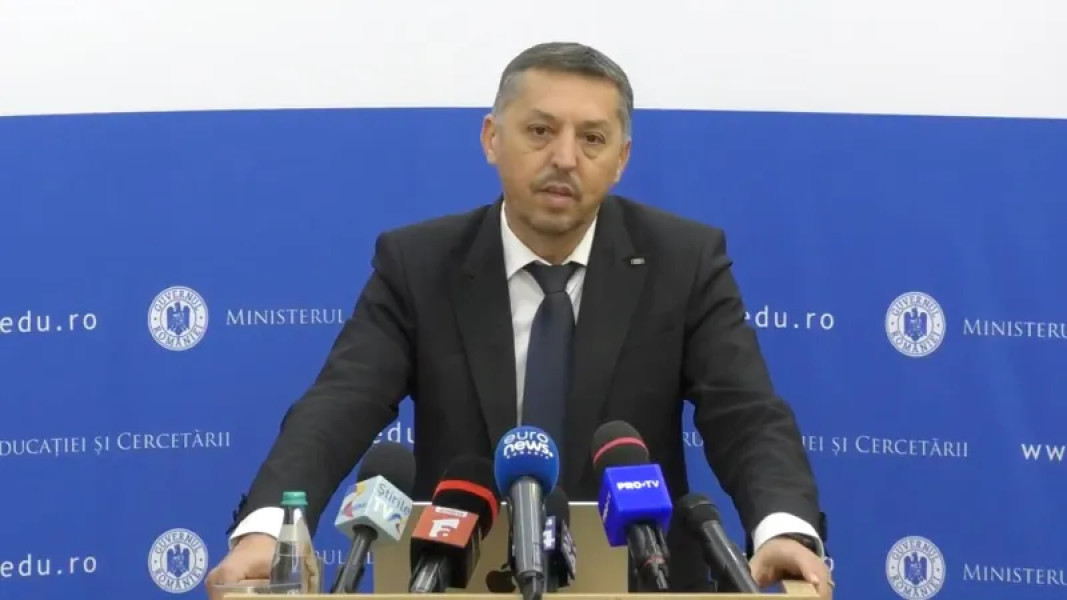 Daniel David: Pe acest fond de nemulţumiri, cred că anul şcolar a început bine