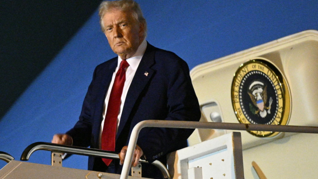 Spirit Airlines avertizată să păstreze distanța față de avionul lui Donald Trump