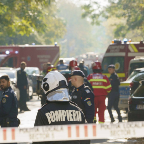 Blocul din Rahova rămâne periculos după explozie, accesul în locuințe este controlat