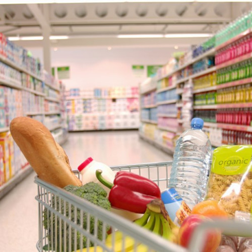 Coșul minim de consum pentru un trai decent în 2025 crește la 11.370 lei pe lună pentru o familie cu doi copii