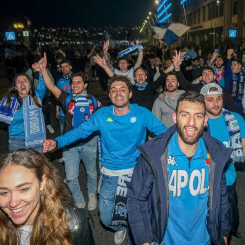 Poliția olandeză a arestat peste 200 de suporteri Napoli înaintea meciului cu PSV Eindhoven